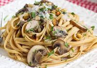 Linguini with mushrooms and a mascarpone cheese sauce   