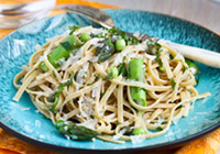 Pasta primavera with asparagus and spring peas