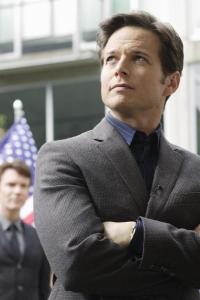 Scott Wolf strikes a pose