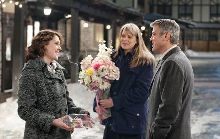 Melanie Lynskey and George Clooney in Up in the Air