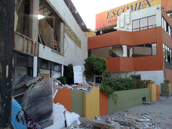 #terremoto Mexicali Edificio Excomex. on Twitpic