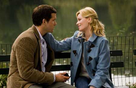 Ryan Reynolds and Elizabeth Banks in Love Actually