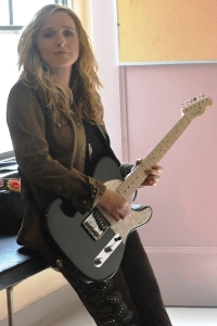 Melissa Etheridge rocks