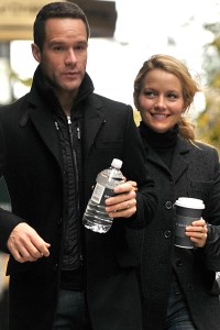 Becki Newton and her husband Chris Diamantopoulos