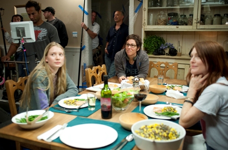 Mia Wasikowska, Lisa Cholodenko and Julianne Moore ready The Kids Are All Right