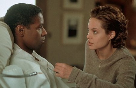 Denzel Washington and Angelina Jolie in The Bone Collector