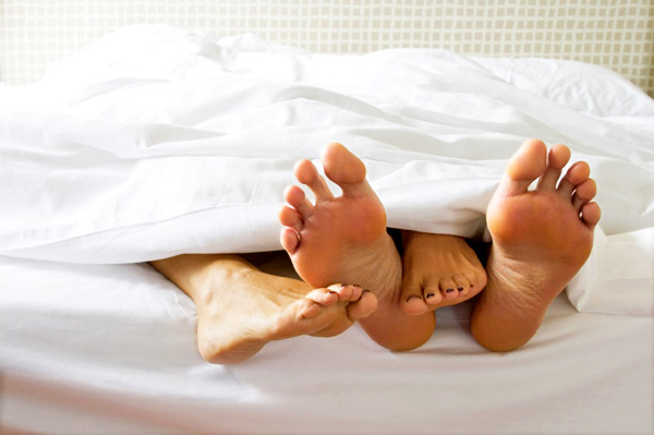 couples feet in bed