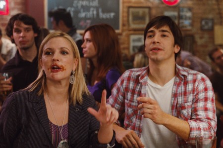 Drew Barrymore and Justin Long in Going the Distance