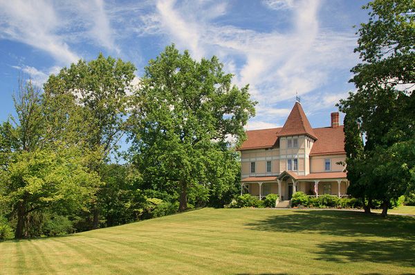 Mout Merino Manor