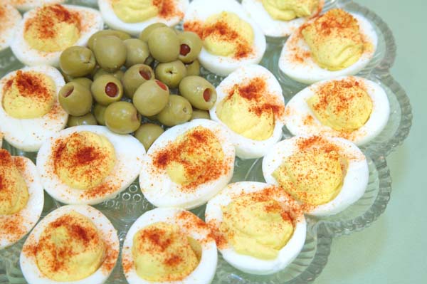 Retro deviled eggs