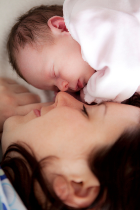baby and mom co-sleeping