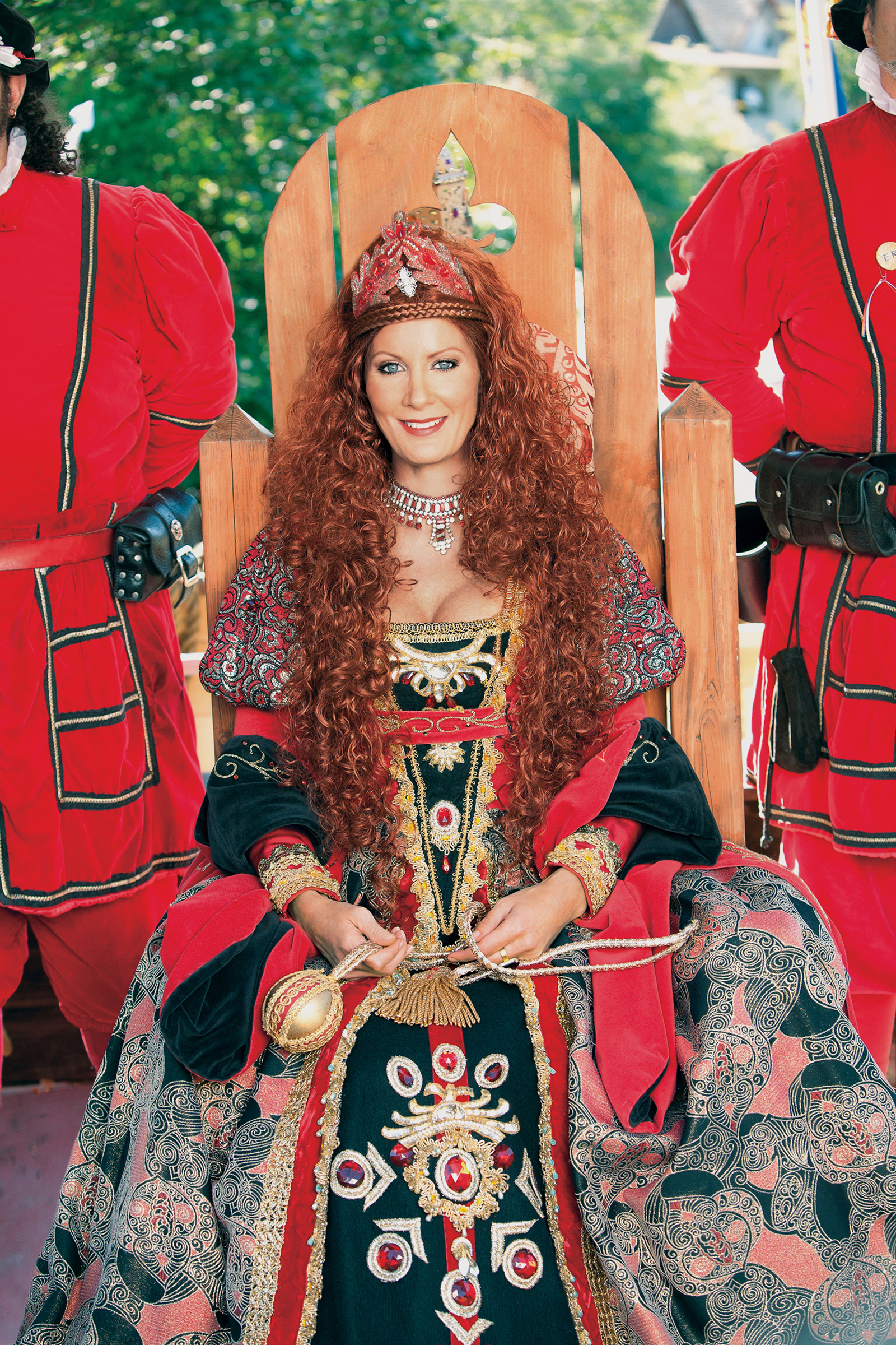 Sandra Lee's Queen Elizabeth costume