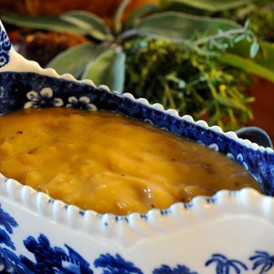 Apple herb turkey gravy