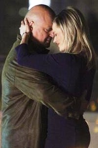 Michael Chiklis and Julie Benz
