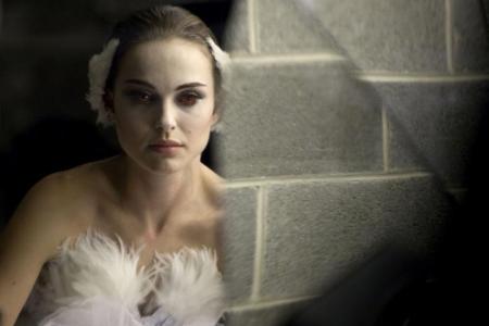 black swan natalie portman images. Natalie Portman in Black Swan. Picture Natalie looking demure and all class 