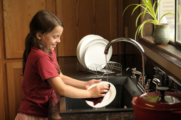 Little girl doing dishes