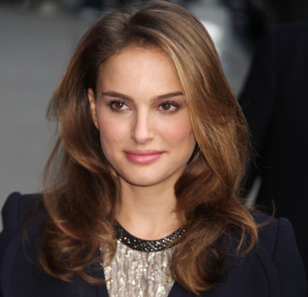 natalie portman haircut 2010. Natalie Portman - Loose, wavy hairstyle