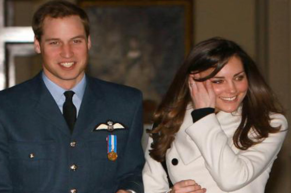 william and kate engagement ring picture. Prince William gave Kate