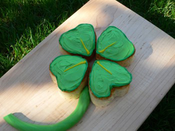 Four-Leaf Clover Cupcakes Four-Leaf Clover Cupcakes