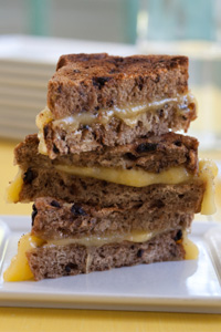 Grilled cheese and sun-dried tomato sandwich