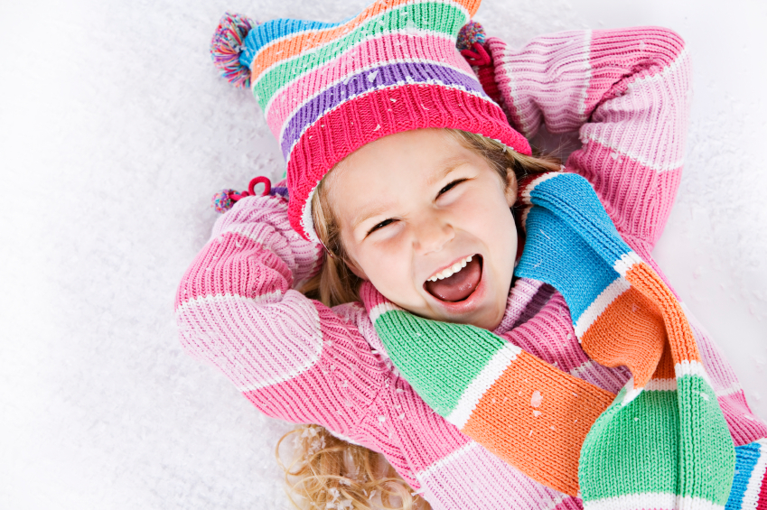 Little girl playig in the snow