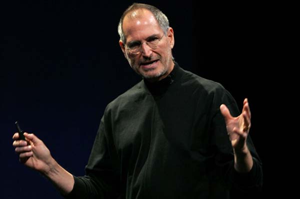Steve Jobs announces medical leave
