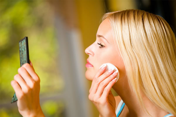 Woman putting on makeup