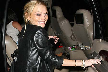 Lindsay Lohan to face theft charges