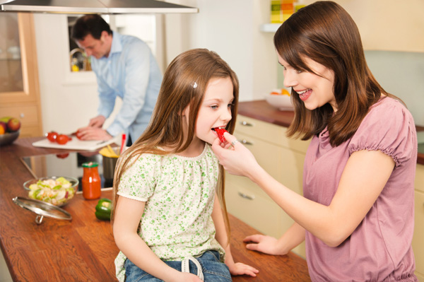 Family preparing healthy dinner