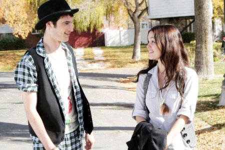 Tom Sturridge and Rachel Bilson in Waiting for Forever