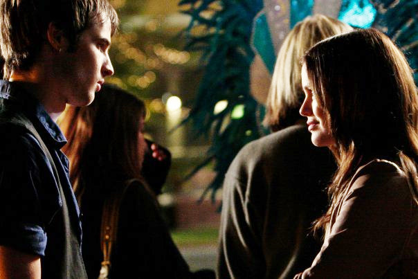 Tom Sturiddge and Rachel Bilson in Waiting for Forever