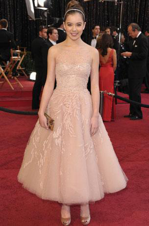 Hailee Steinfeld at the 2011 Oscars
