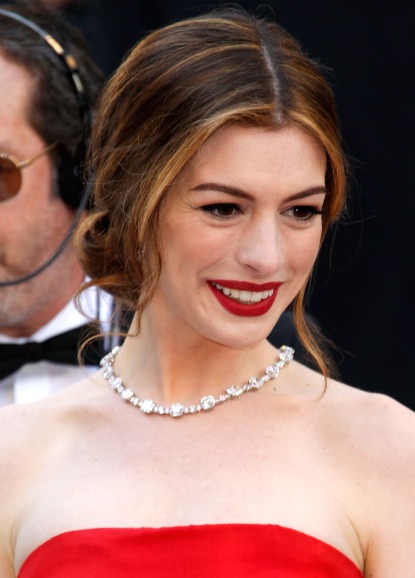  reminded us why Anne Hathaway is a movie star came on the red carpet 