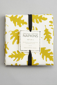 Organic cloth napkins are eco-friendly alternatives