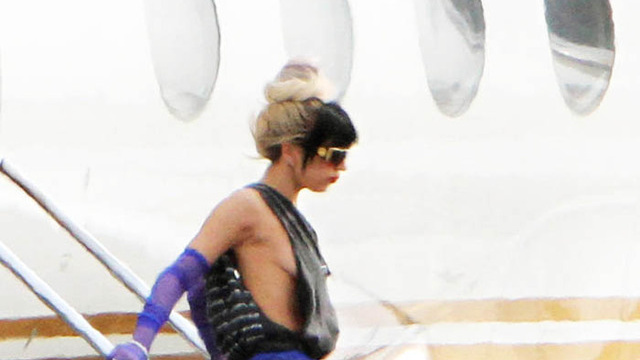 Lady Gaga with two-toned bangs getting off the plane