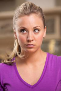 Kaley Cuoco in Hop