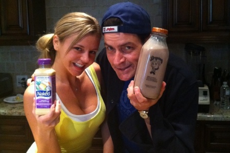 Charlie Sheen tweets his first photo