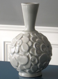 Klein Reid satin-glazed white vases