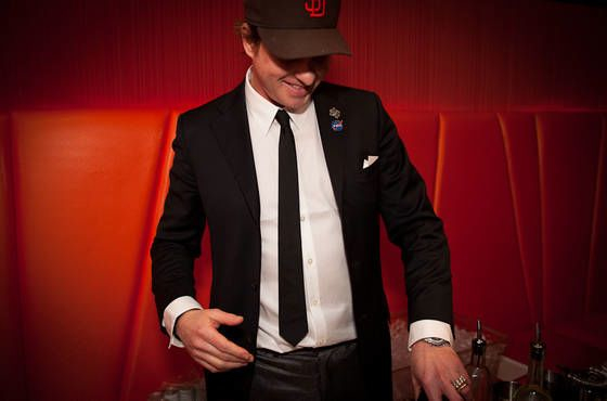 New York City mixologist Alex Ott making a cocktail (photo credit: Reka Nyari)