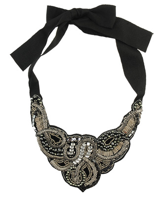 Bog necklaces look great on apple body types
