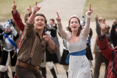 Jason Segel and Emily Blunt in Gulliver's Travels