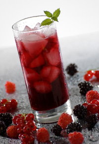 Iced tea with berries