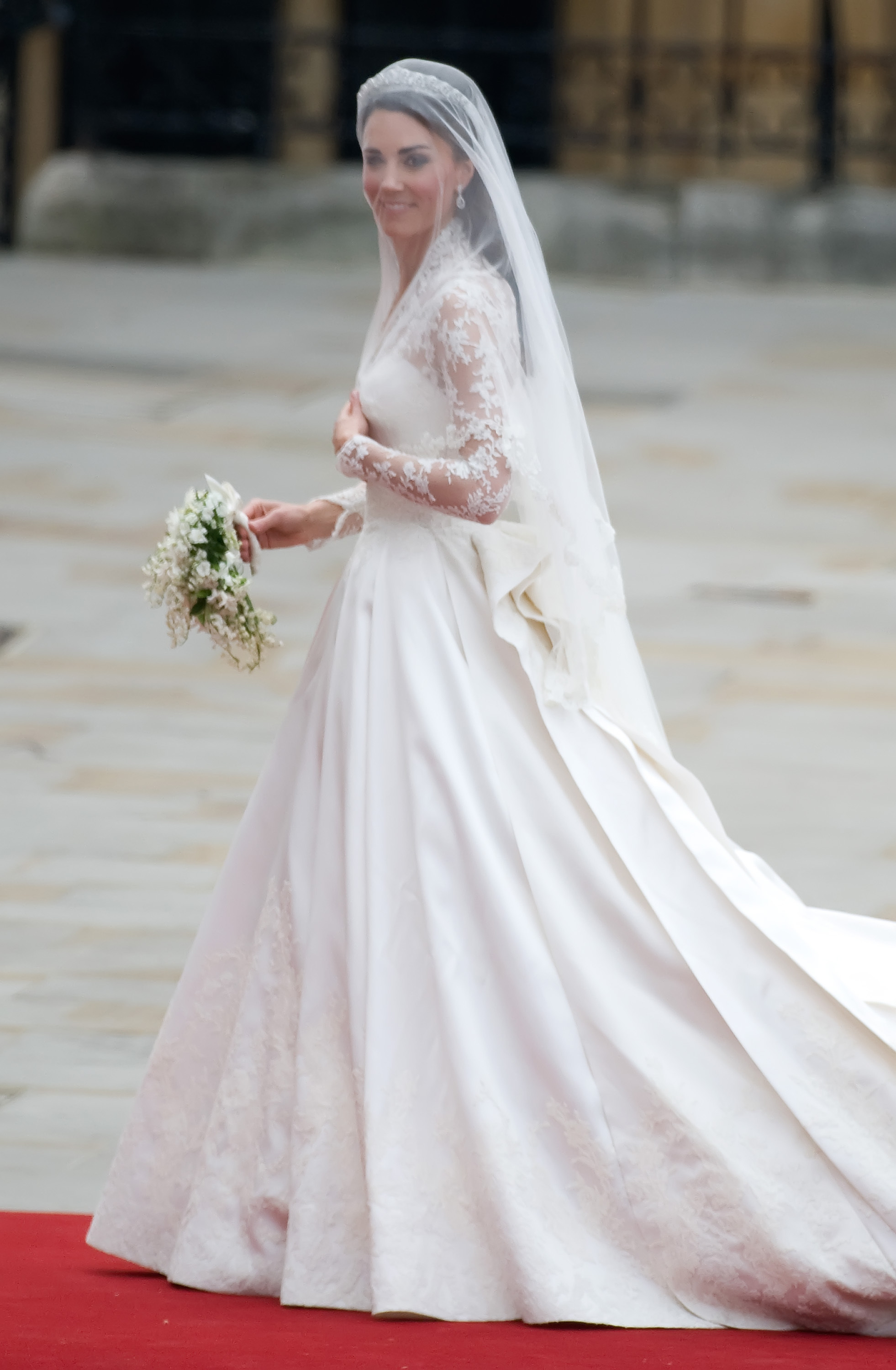 A Big "Meh" for Kate Middleton's Wedding Dress Les Merveilleuses