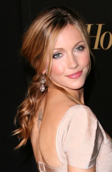 Katie Cassidy with a ponytail hairstyle