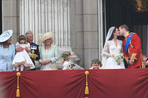 Prince+william+and+kate+wedding+kiss