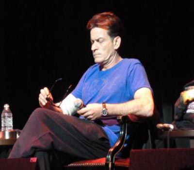 A Twitpic from Charlie Sheen's Chicago tour stop