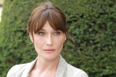 Carla Bruni in Midnight in Paris