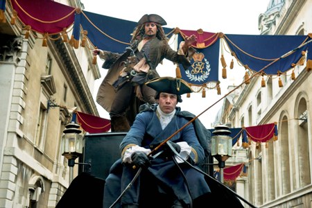 Johnny Depp dodges trouble in London