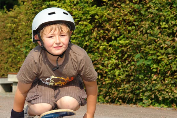 boy-skateboarding