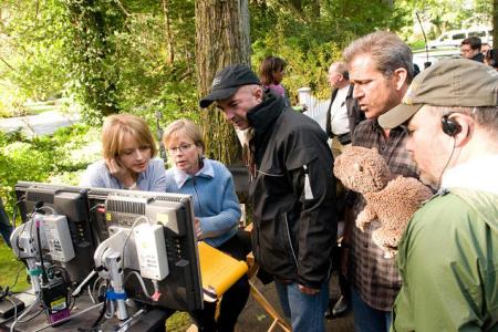 Jodie Foster directs The Beaver